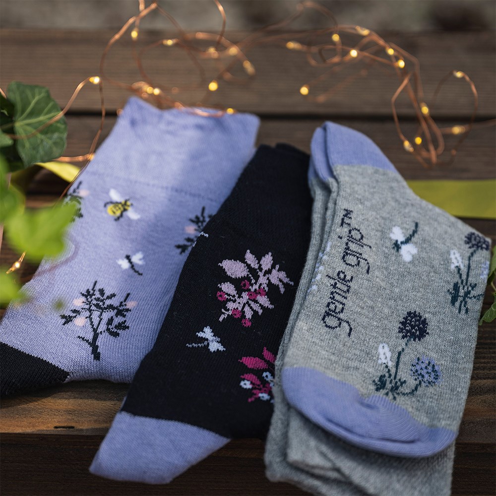 Women's 3 pair gentle grip socks - blue floral