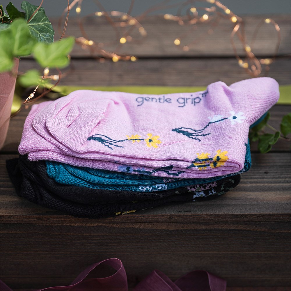 Women's 3 pair gentle grip socks - mixed floral