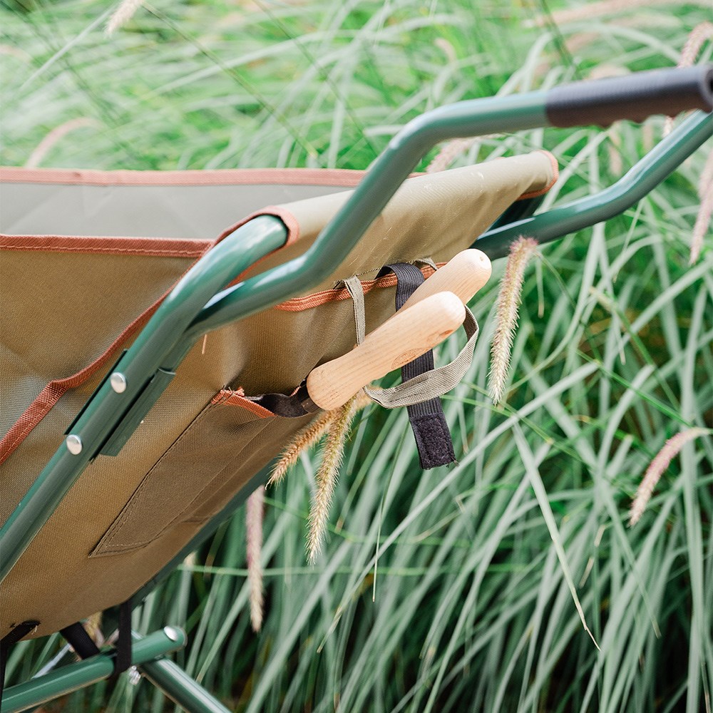 Folding wheelbarrow