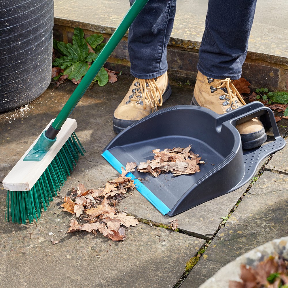 Step on dustpan