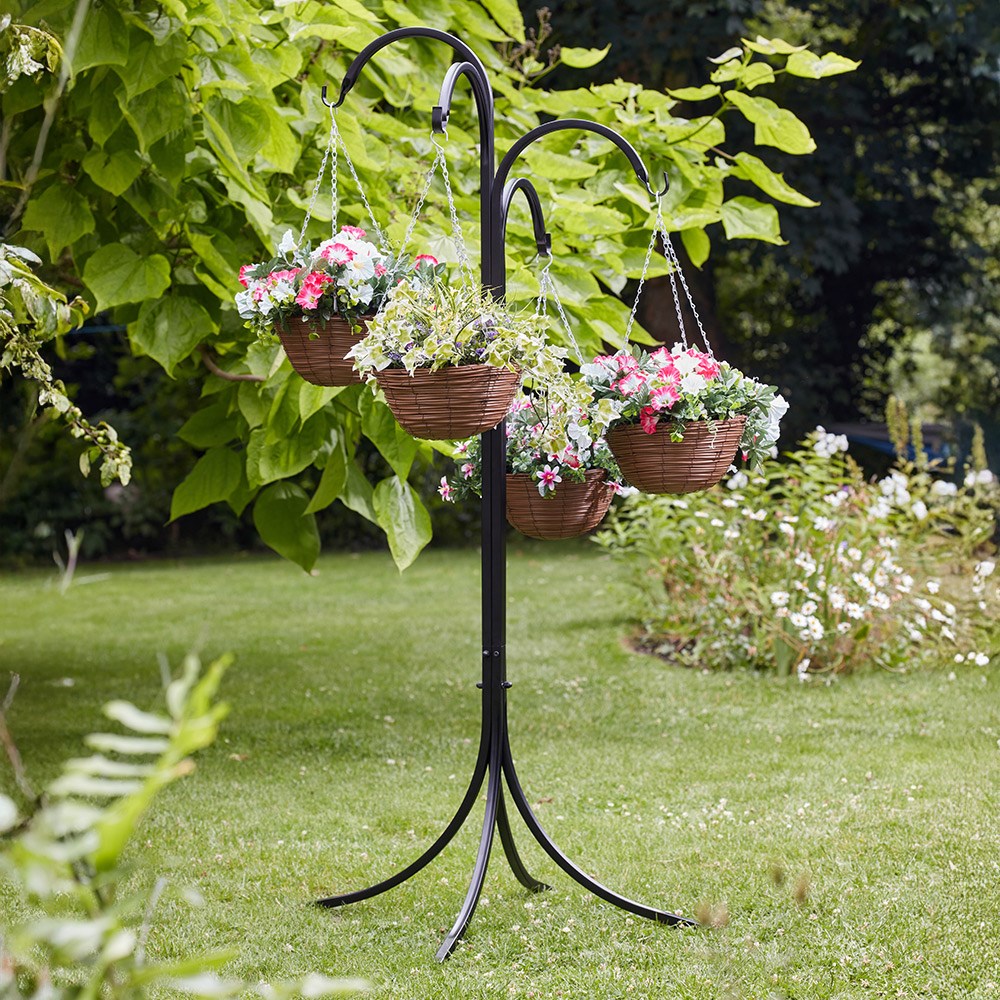 Four way garden hanger for bird feeders & hanging baskets