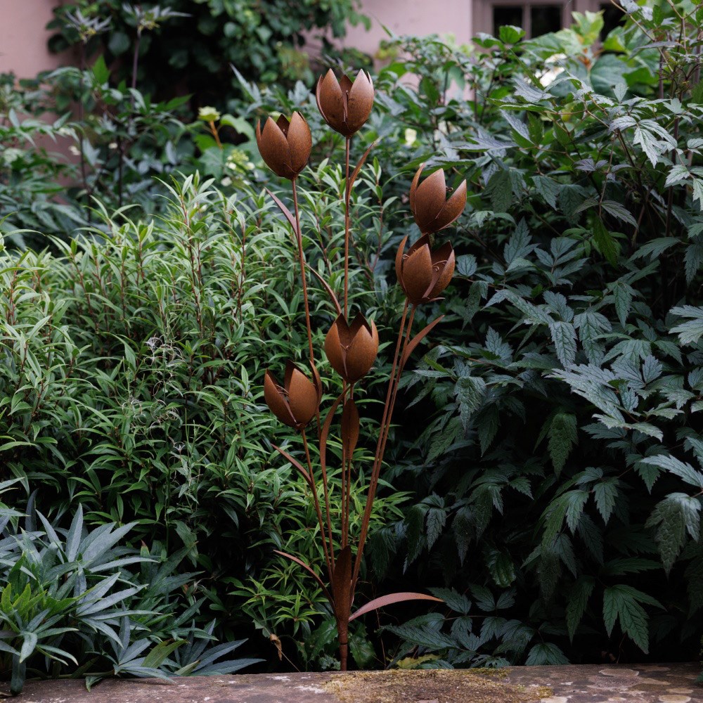 Rusted tulip cluster stake