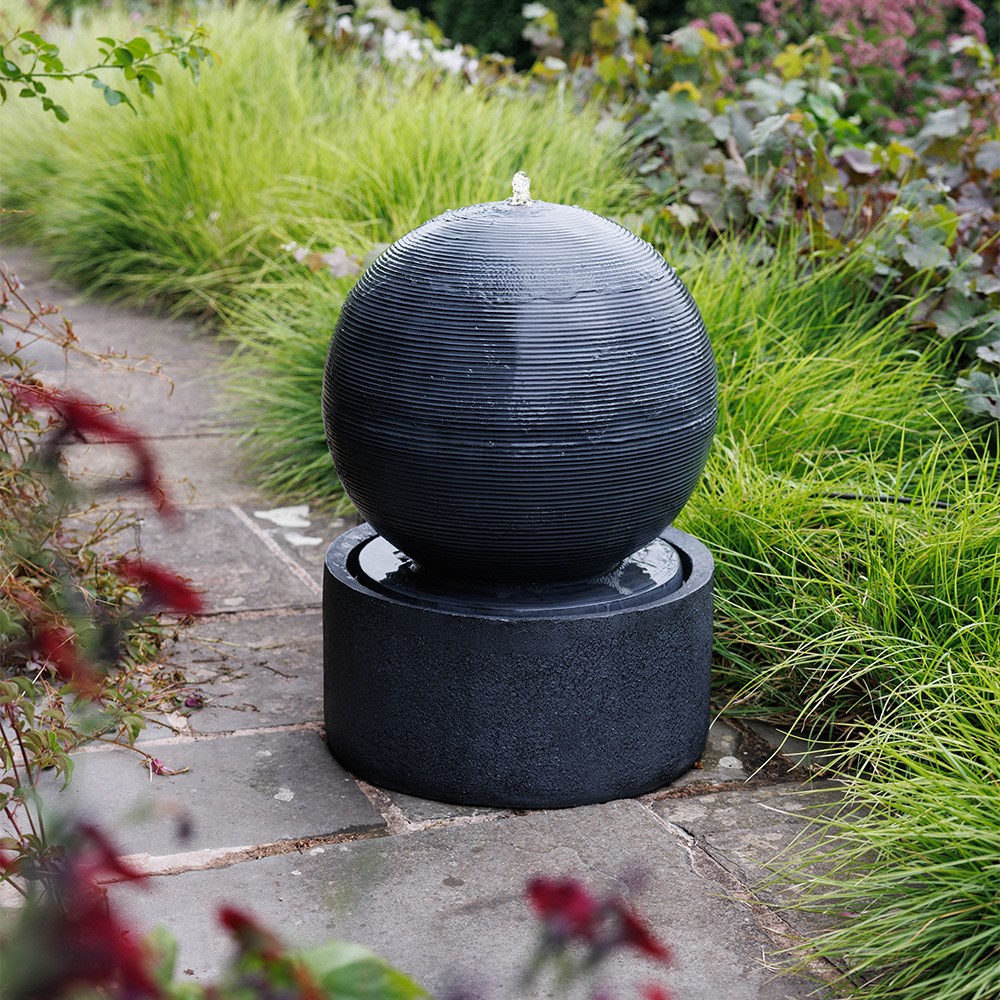 Ripple ball water feature