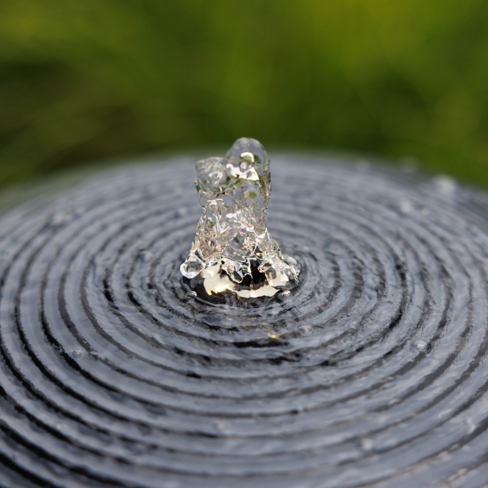Ripple ball water feature