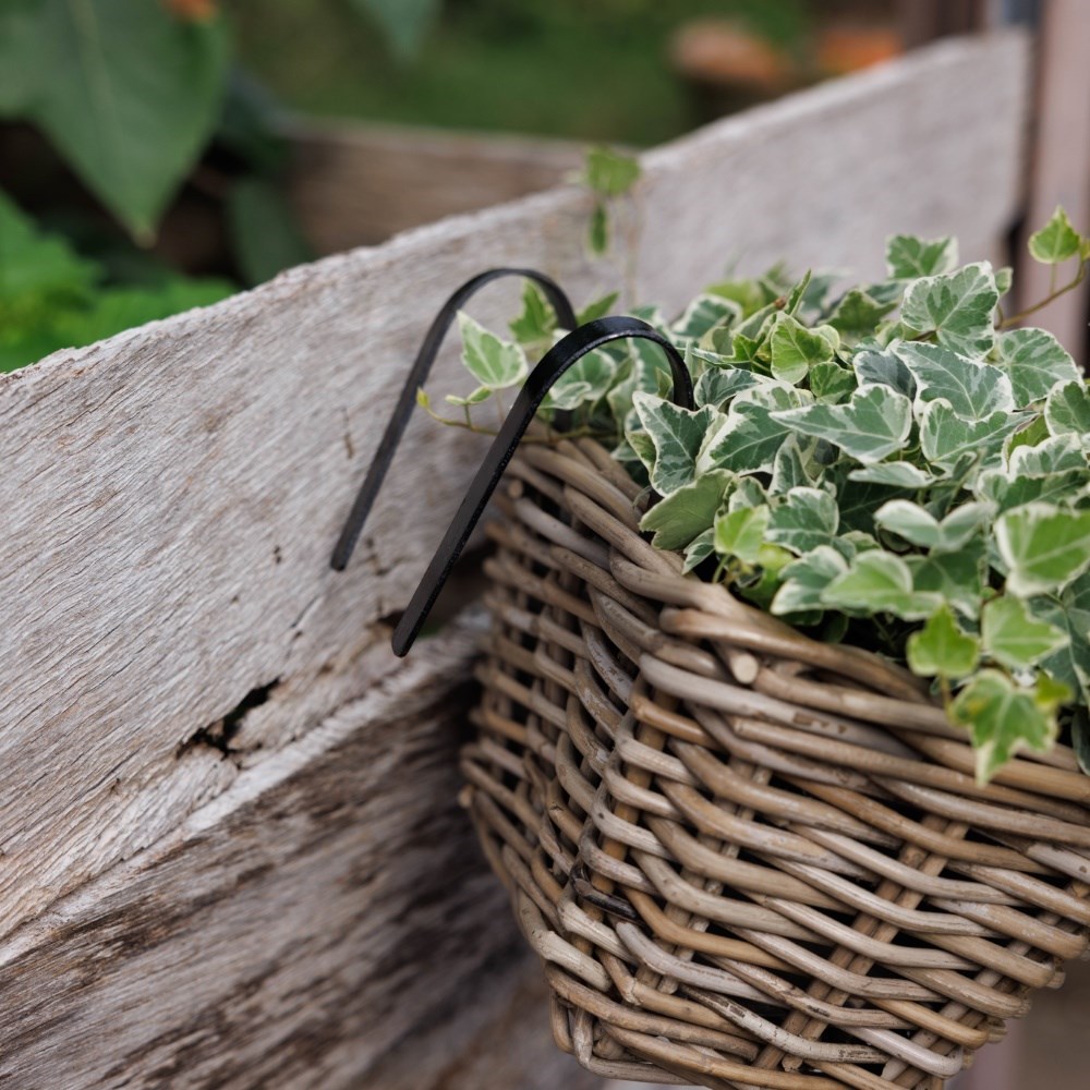 Rattan balcony basket planter