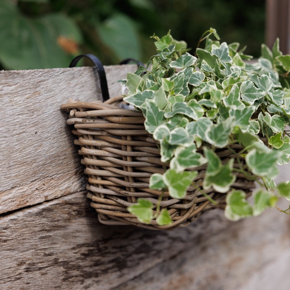 Rattan balcony basket planter