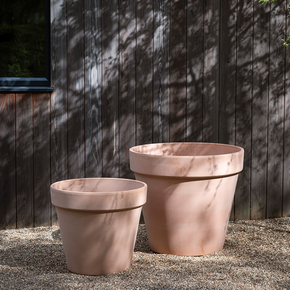 Magno terracotta pot - whitewash