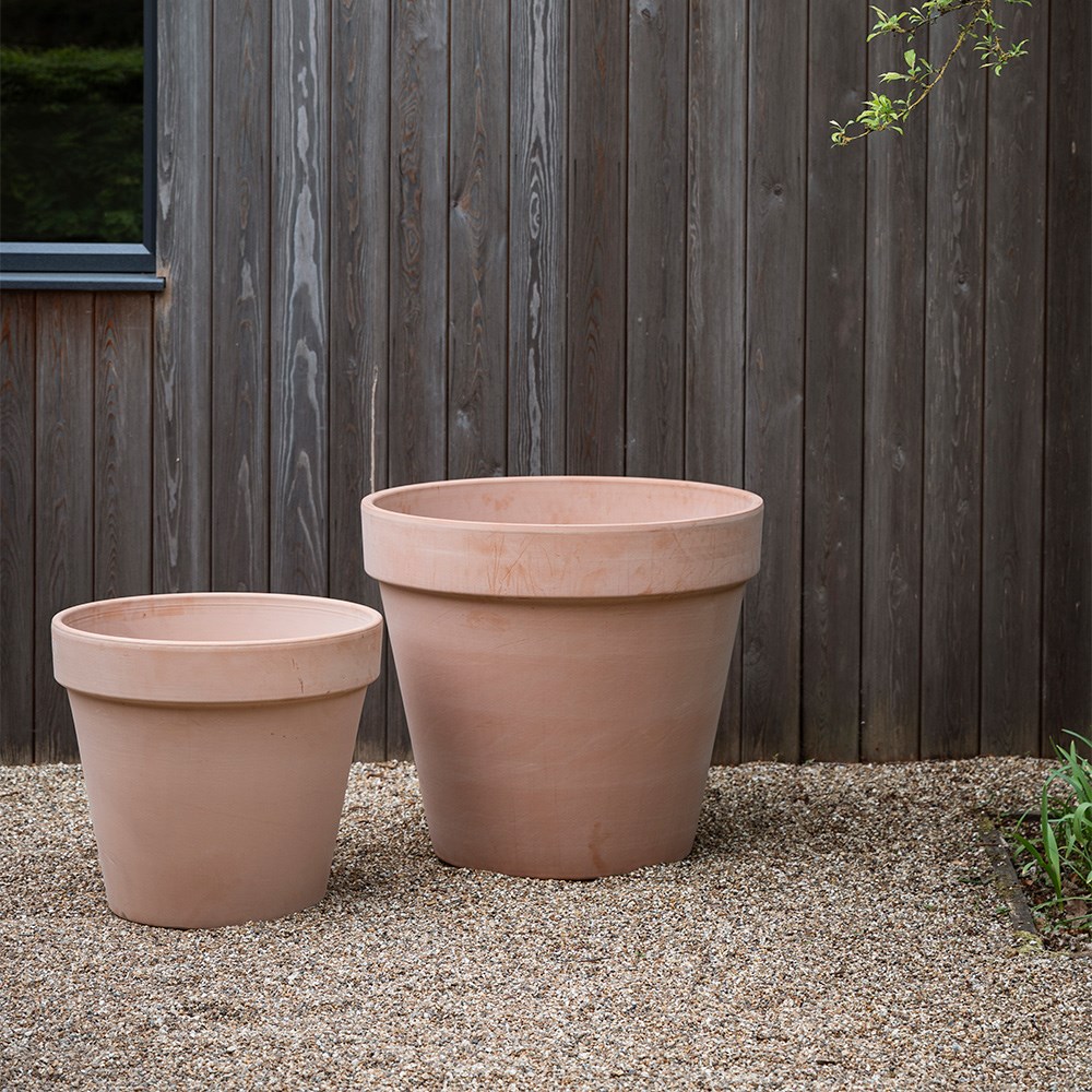 Magno terracotta pot - whitewash