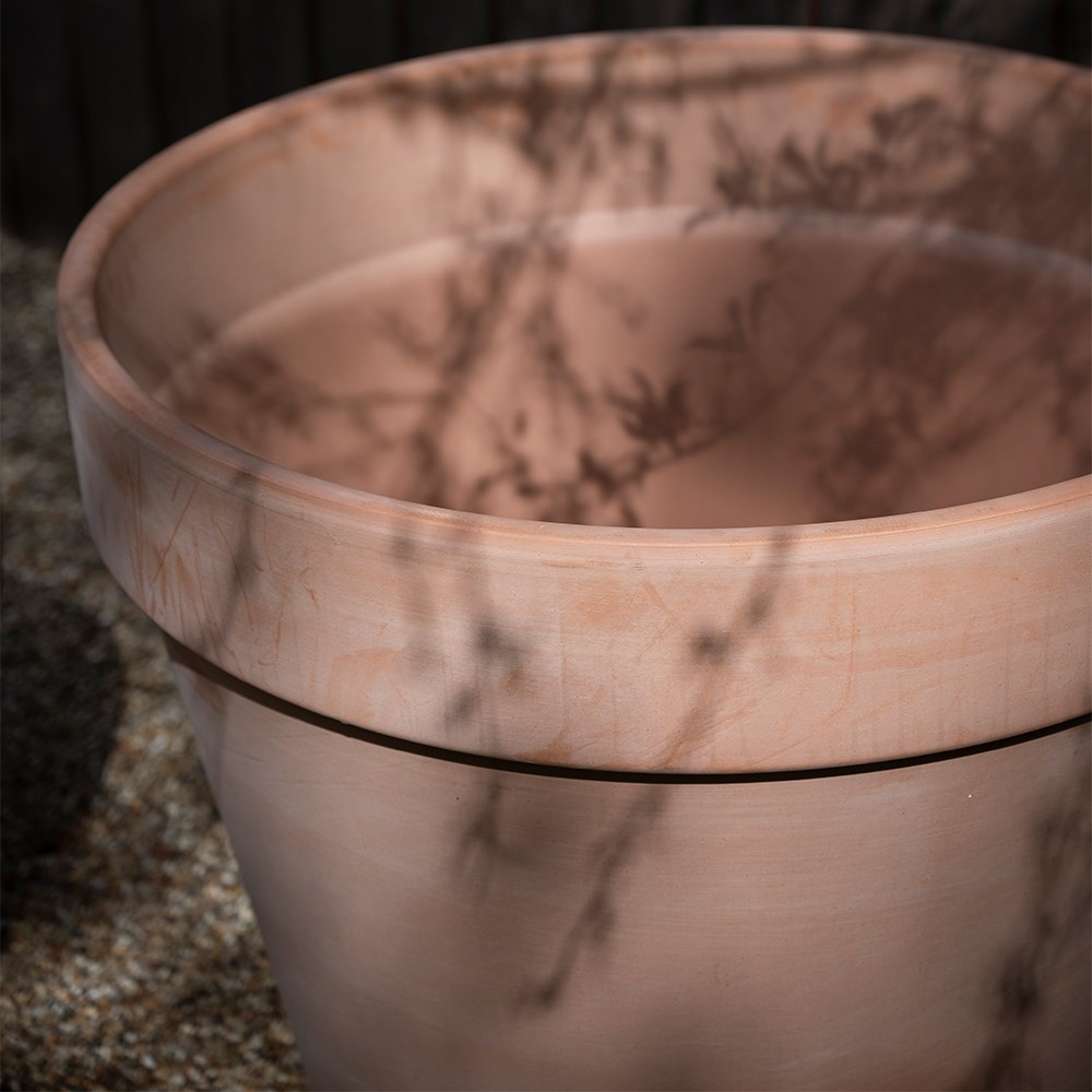 Magno terracotta pot - whitewash