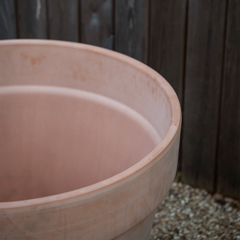 Magno terracotta pot - whitewash