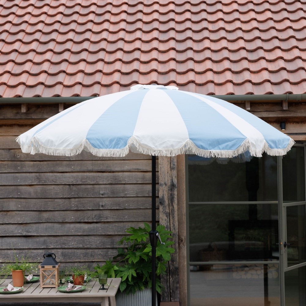 Tassel trim parasol - blue and white