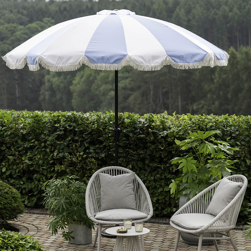 Tassel trim parasol - blue and white
