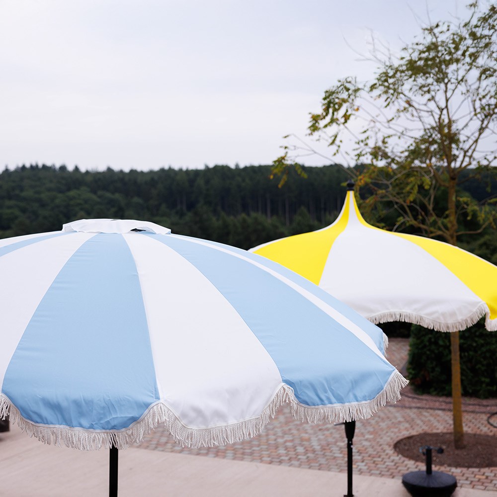 Tassel trim parasol - blue and white