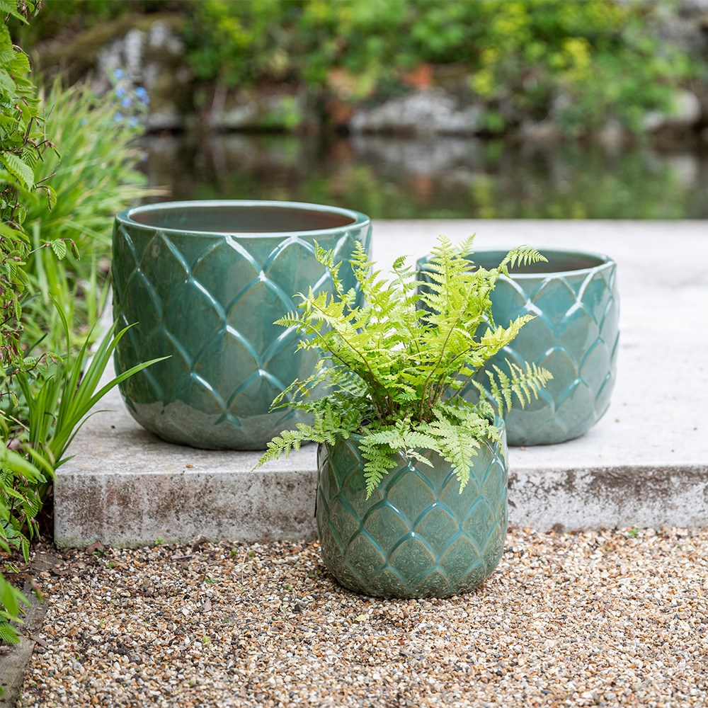 Leaf glazed terracotta pot - green