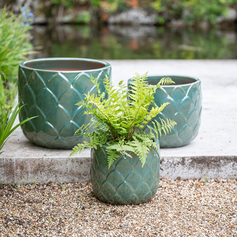 Leaf glazed terracotta pot - green