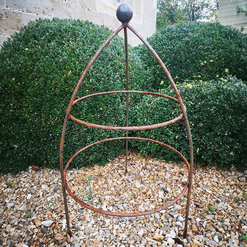 Gothic ball top plant support - rust