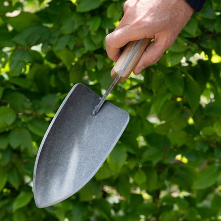 DeWit extra large digging & planting trowel