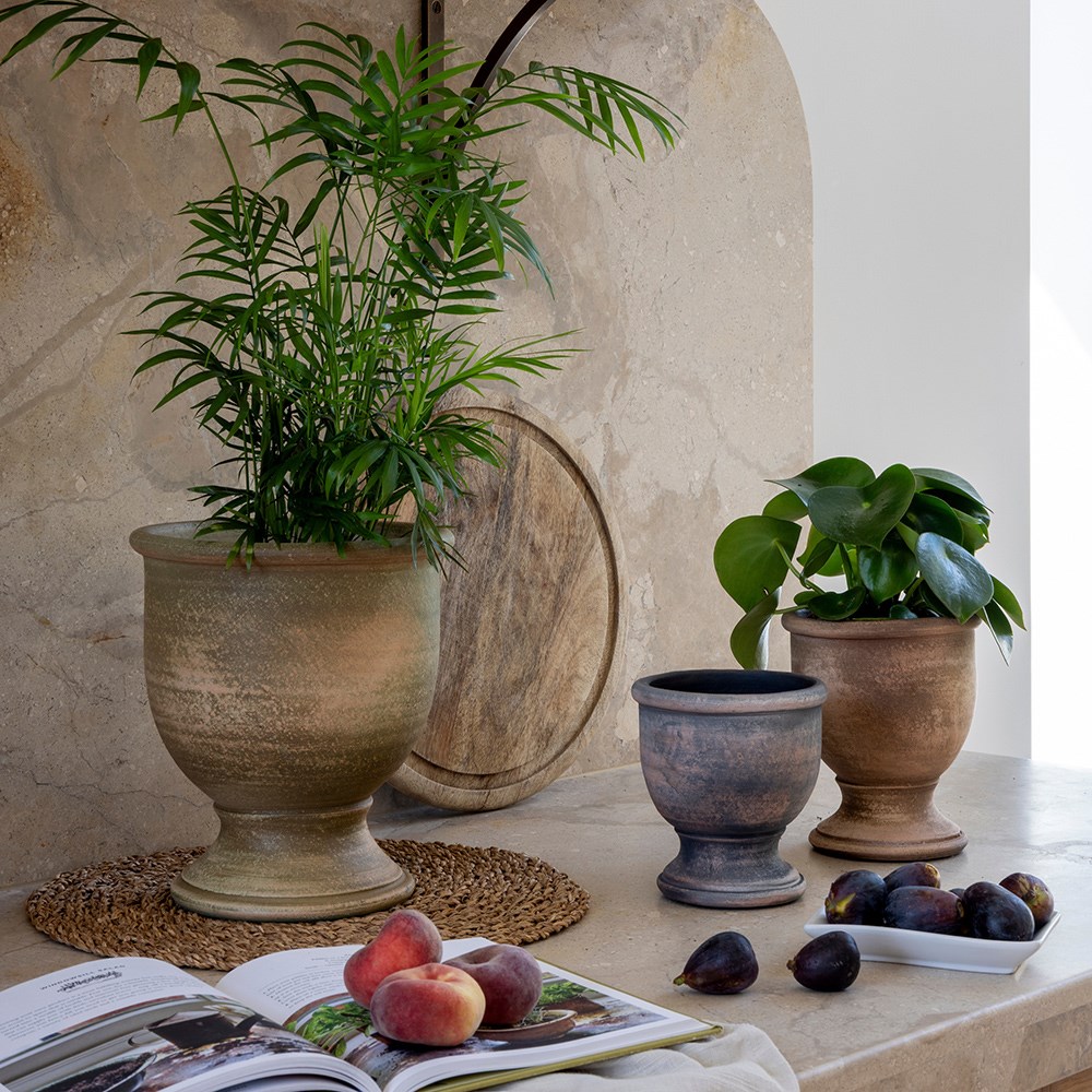 Rustic urn plant pot - brown