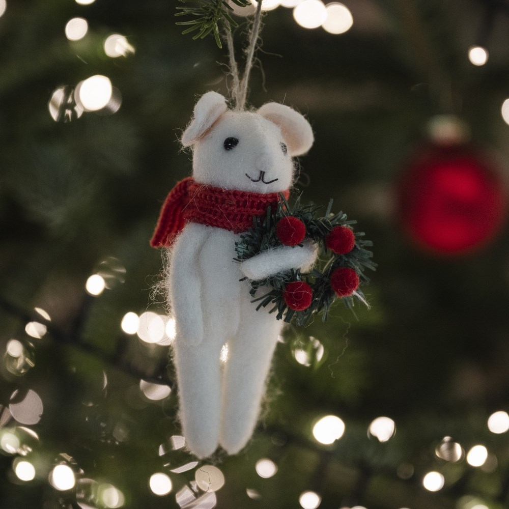 Felt mouse with wreath