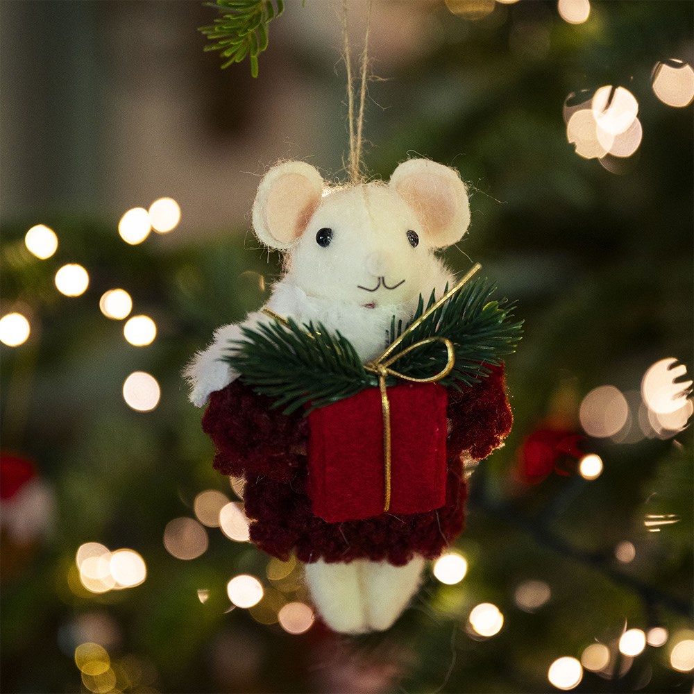 Felt mouse with present