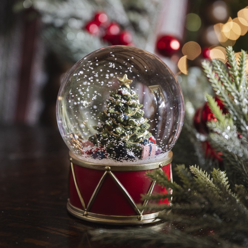 Christmas tree snowglobe