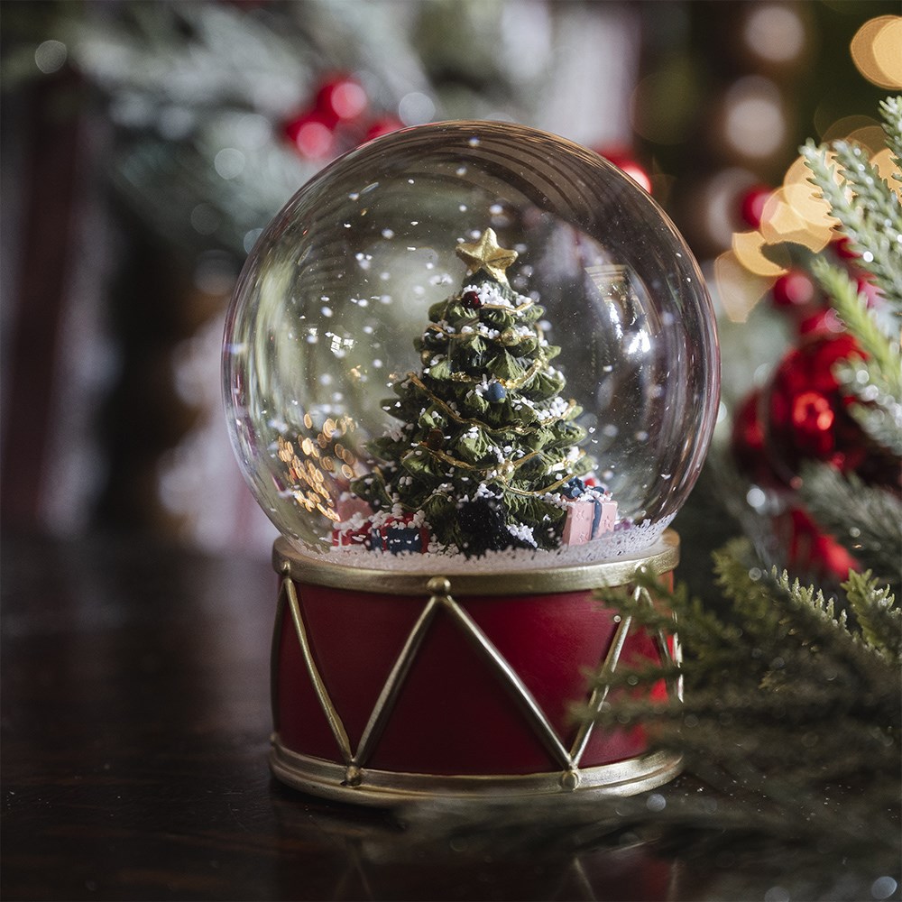Christmas tree snowglobe