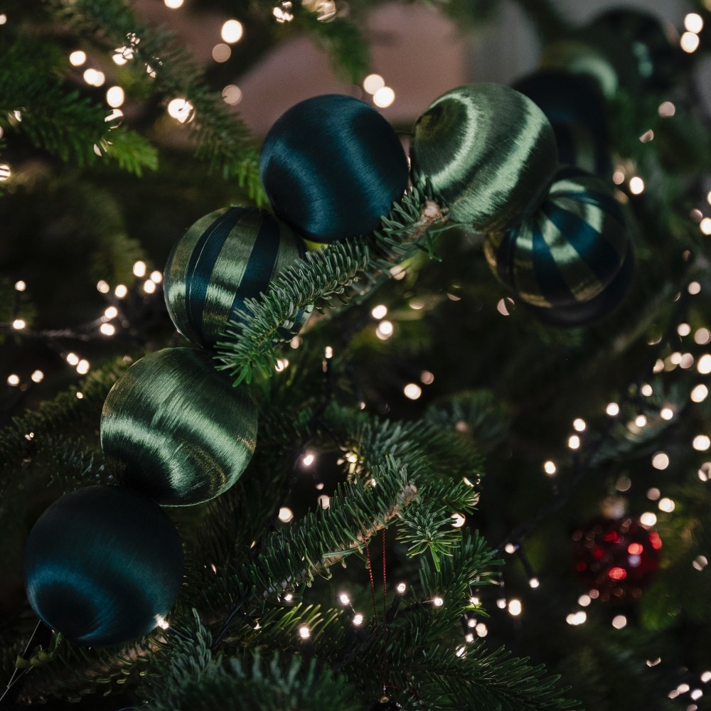 Green stripe bauble garland