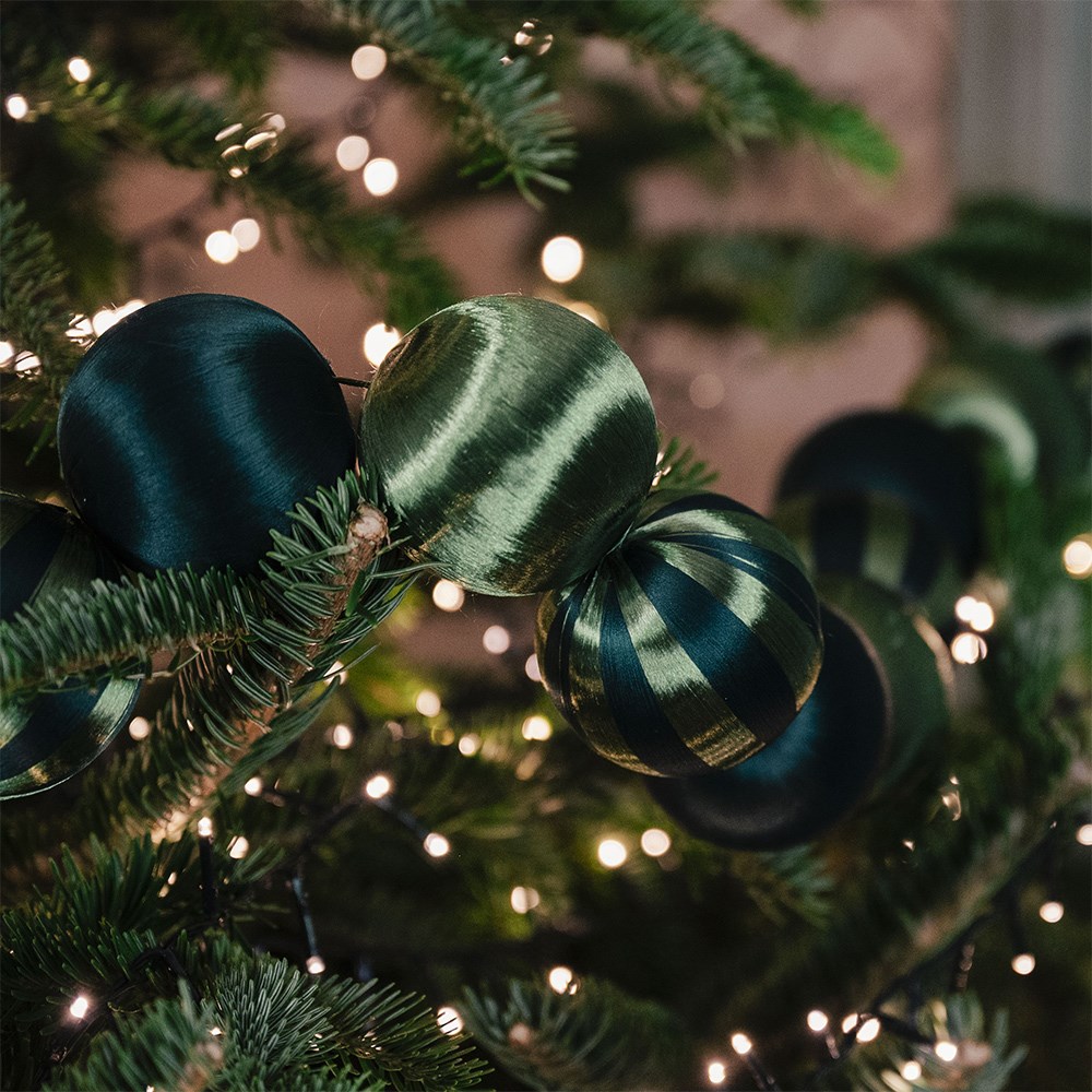 Green stripe bauble garland