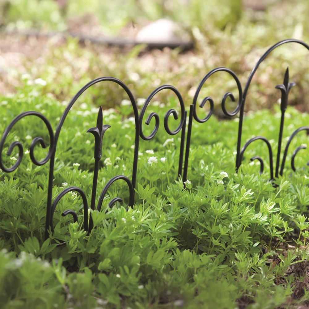 Garden edge panel with finial - black