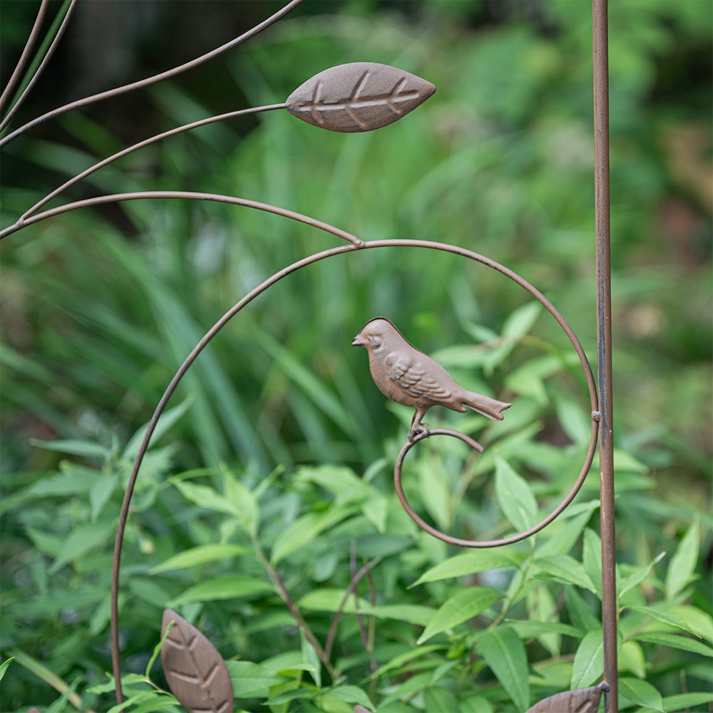 Bird & leaf metal garden trellis - rust