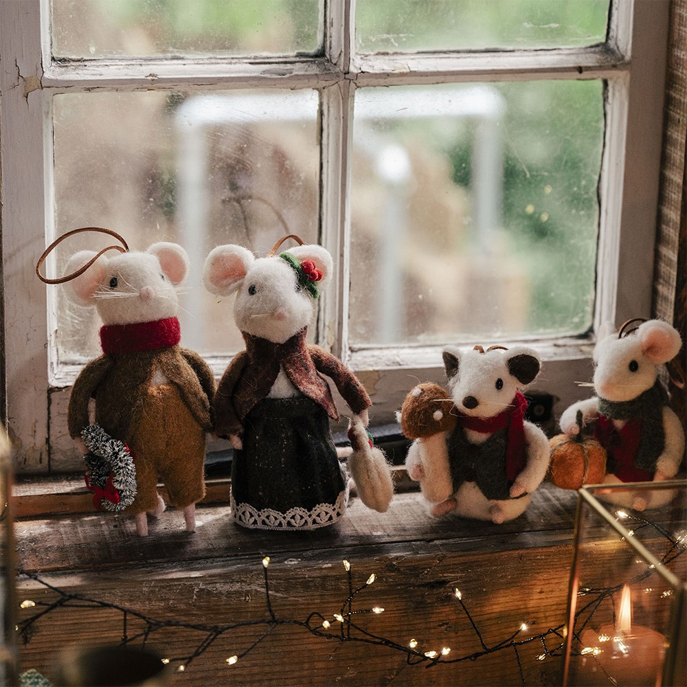 Felt mouse with mushroom