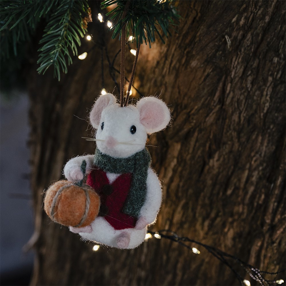 Felt mouse with pumpkin