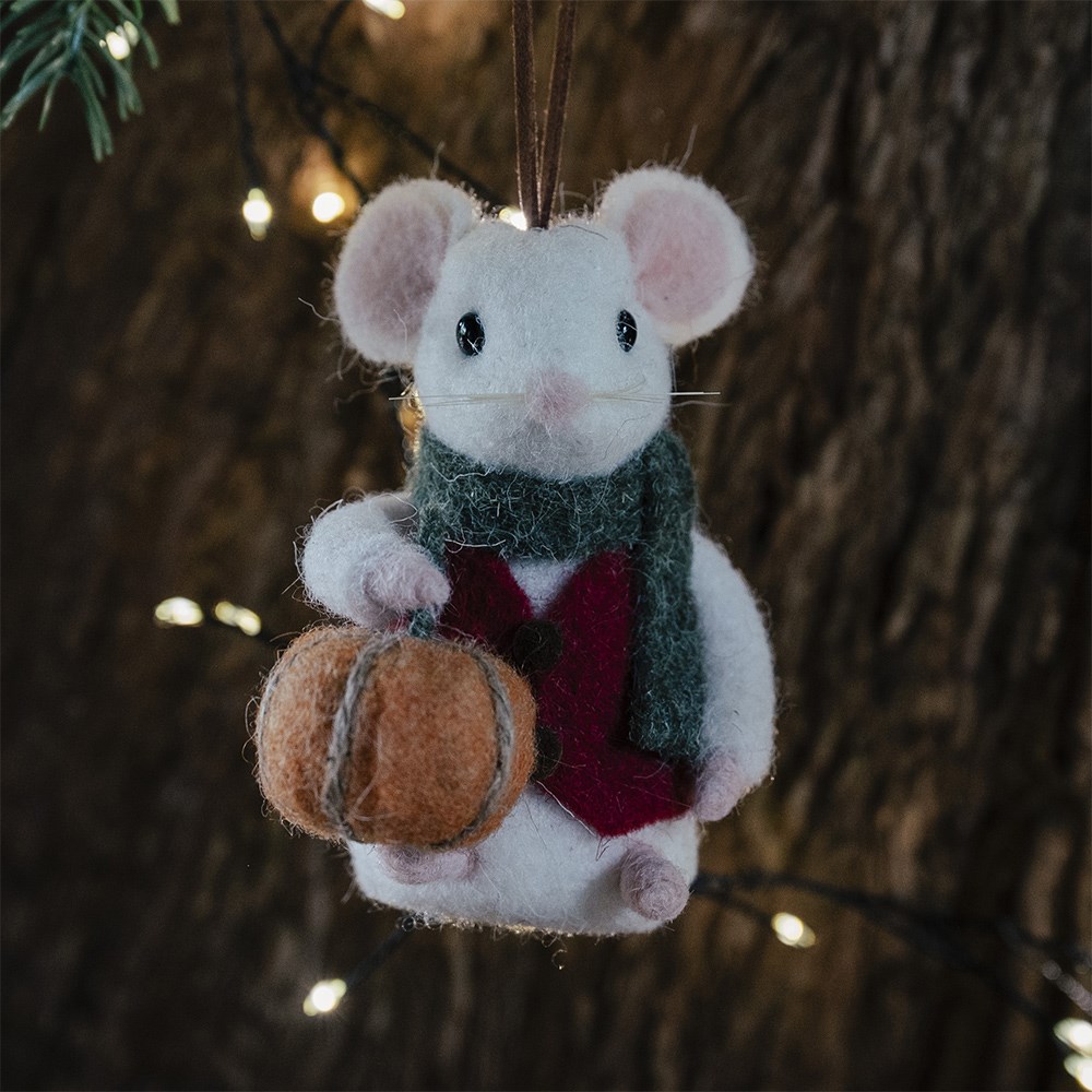 Felt mouse with pumpkin