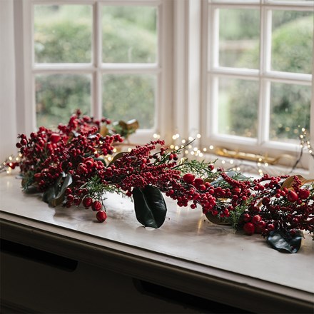 Opulent berry garland