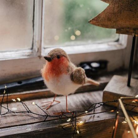Felt standing robin
