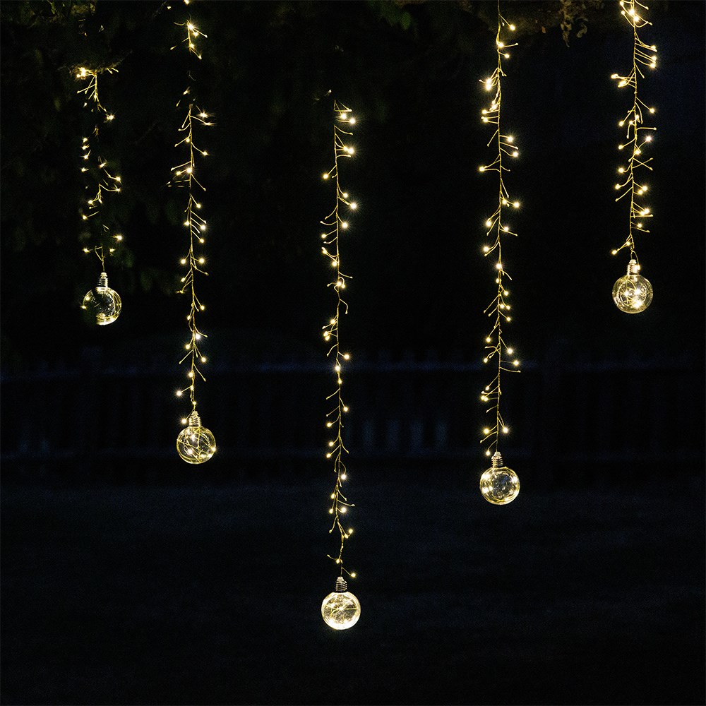 Indoor/outdoor cascade bauble lights