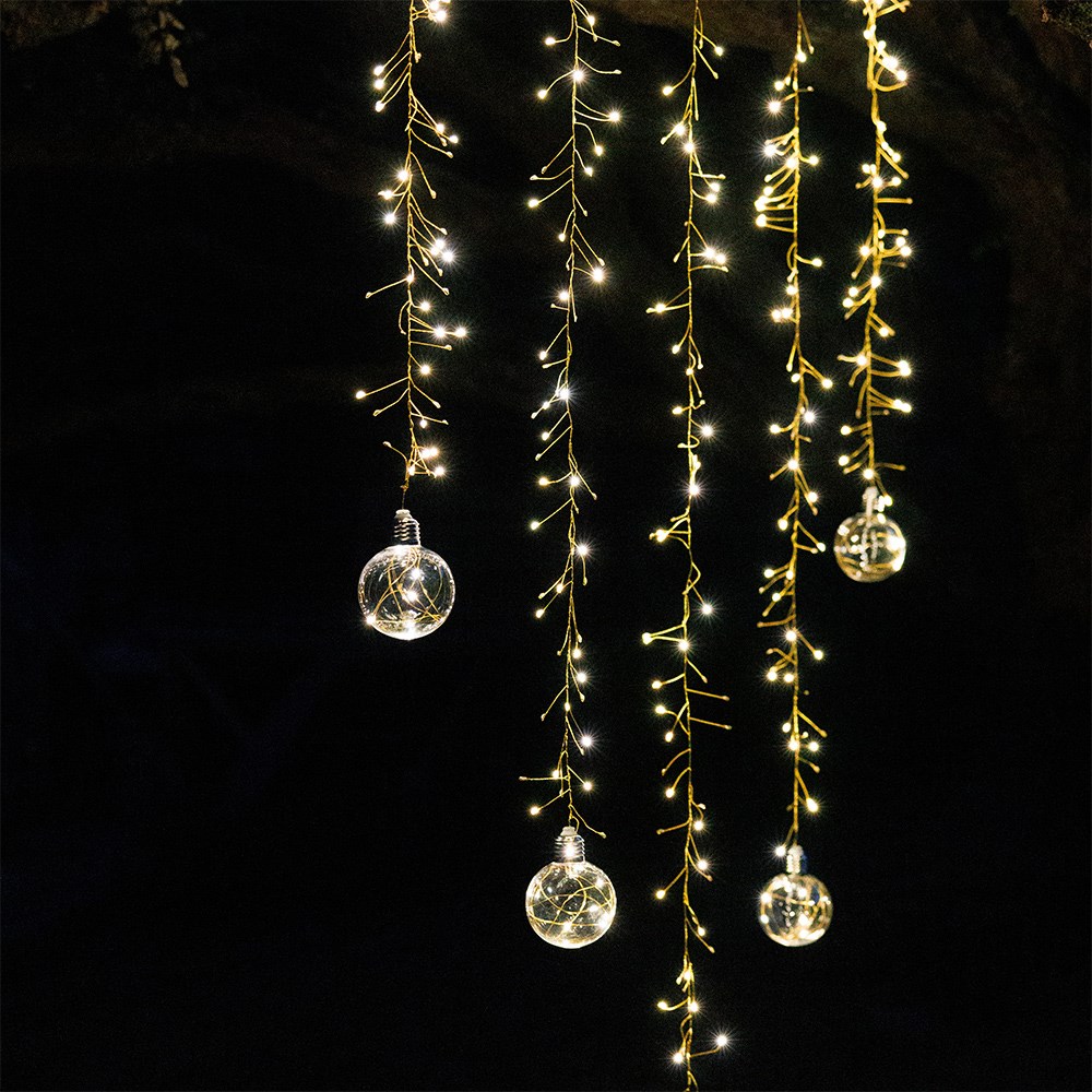 Indoor/outdoor cascade bauble lights