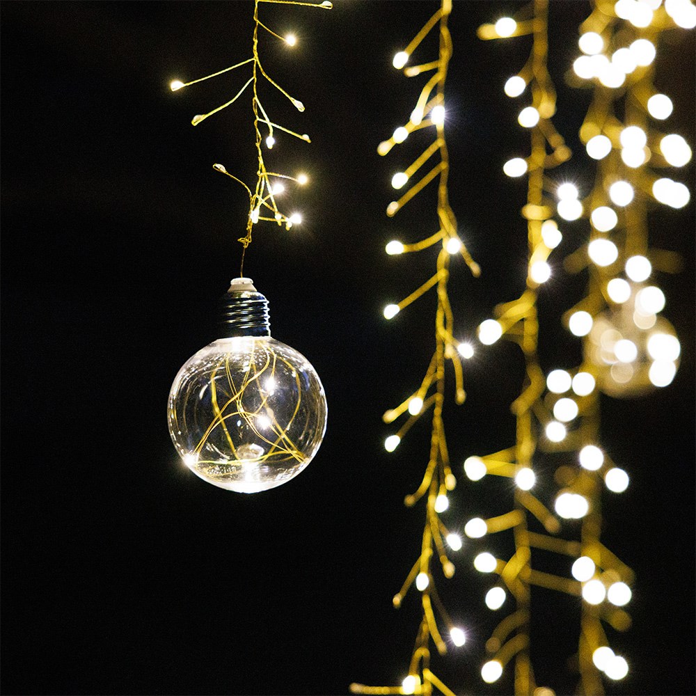 Indoor/outdoor cascade bauble lights