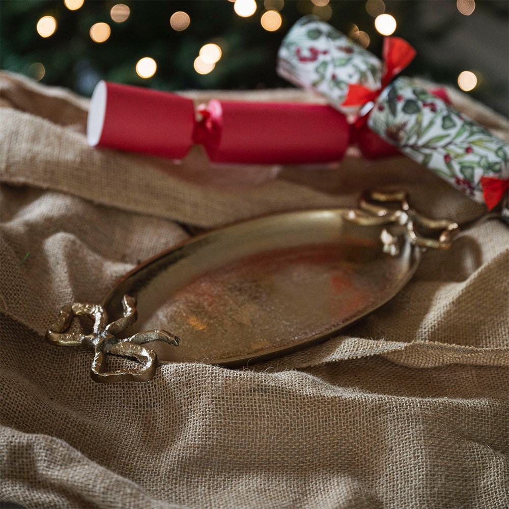 Gold bow detail plate