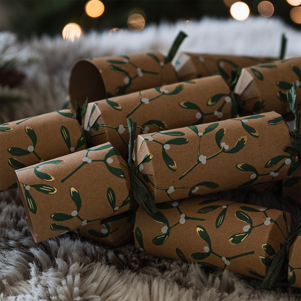 Mistletoe crackers - box of 12
