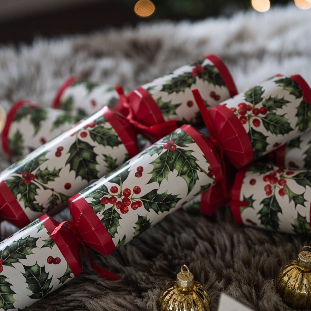 Holly crackers - box of 12