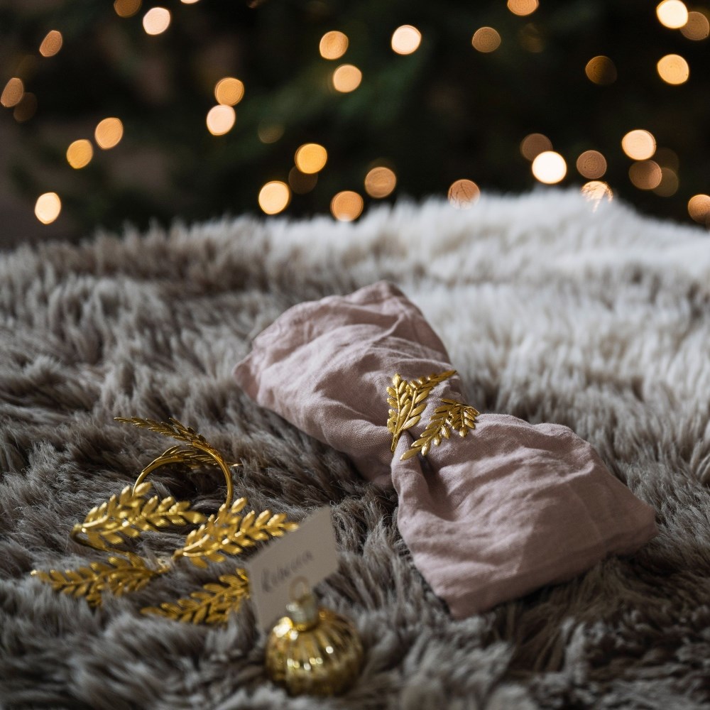 Golden leaf napkin rings