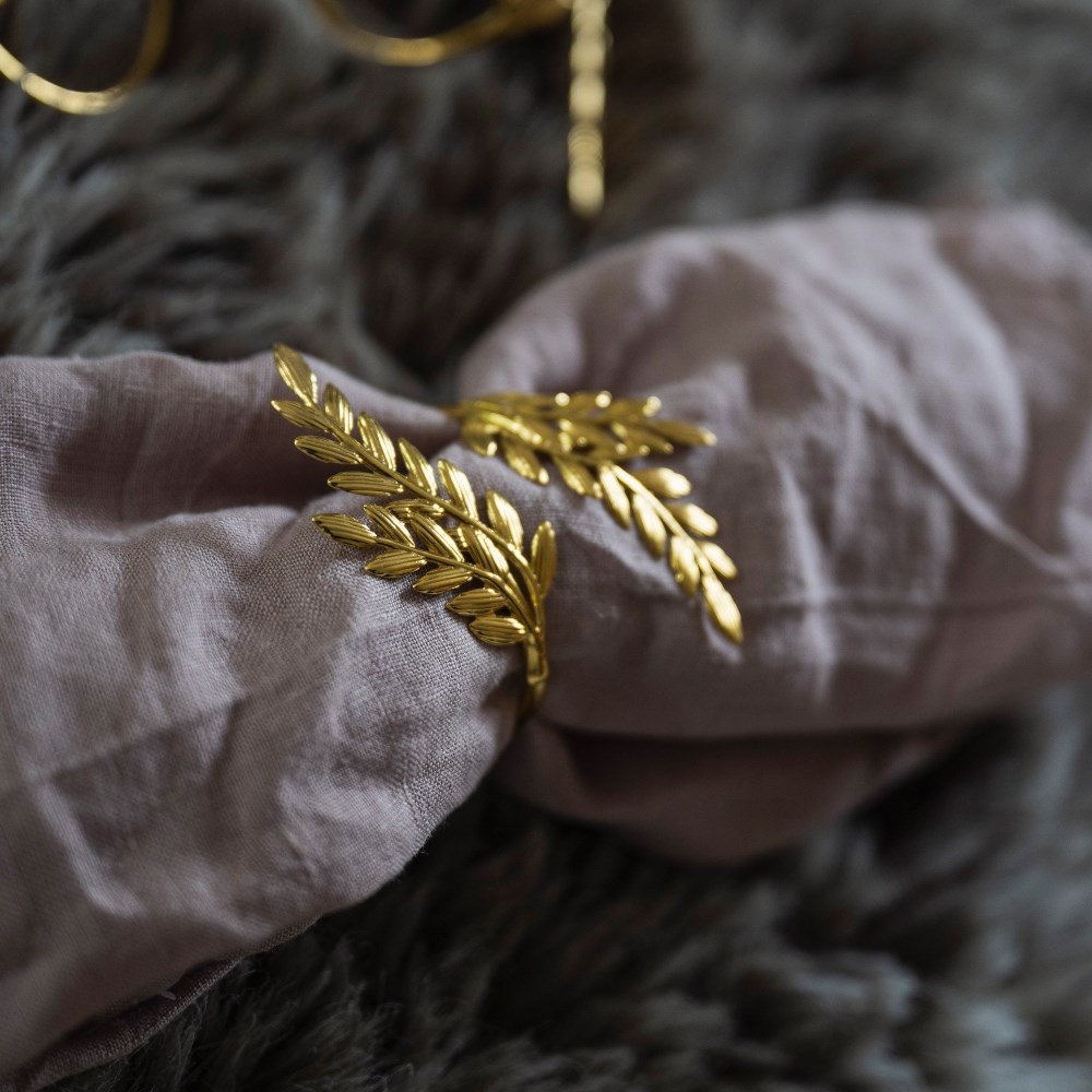 Golden leaf napkin rings