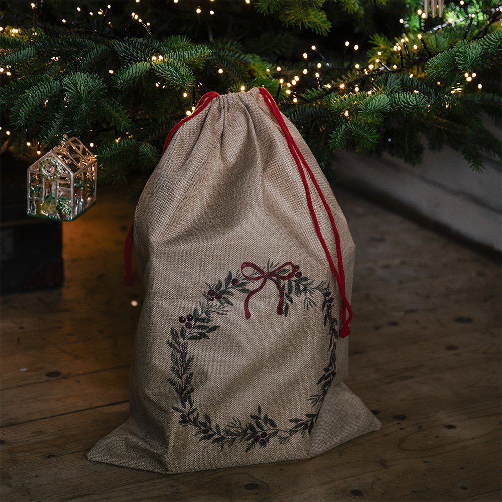 Wreath detail present sack