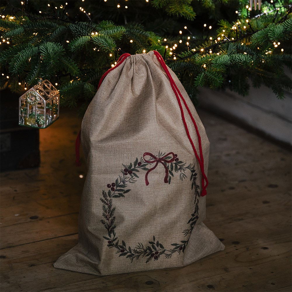 Wreath detail present sack