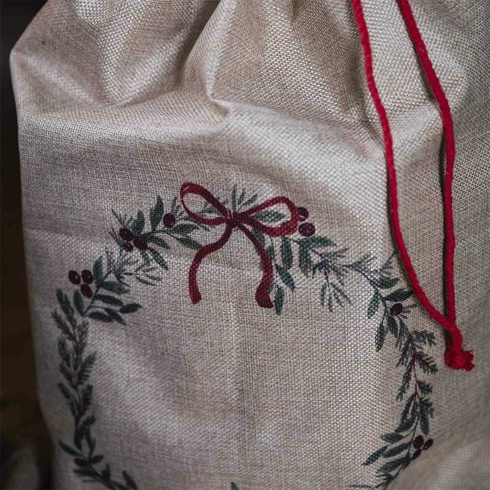 Wreath detail present sack