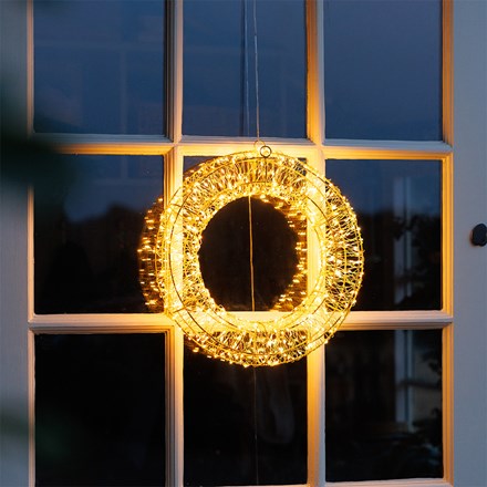 Indoor/outdoor LED wreath