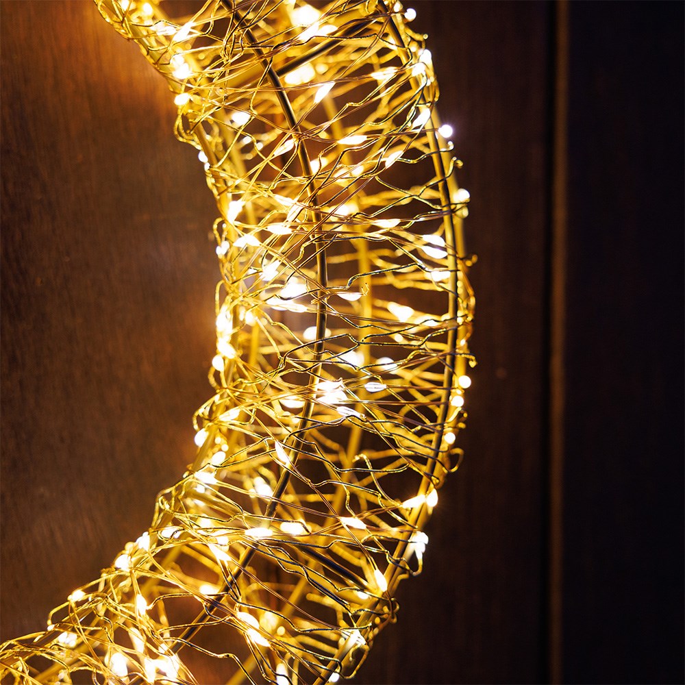 Indoor/outdoor LED wreath
