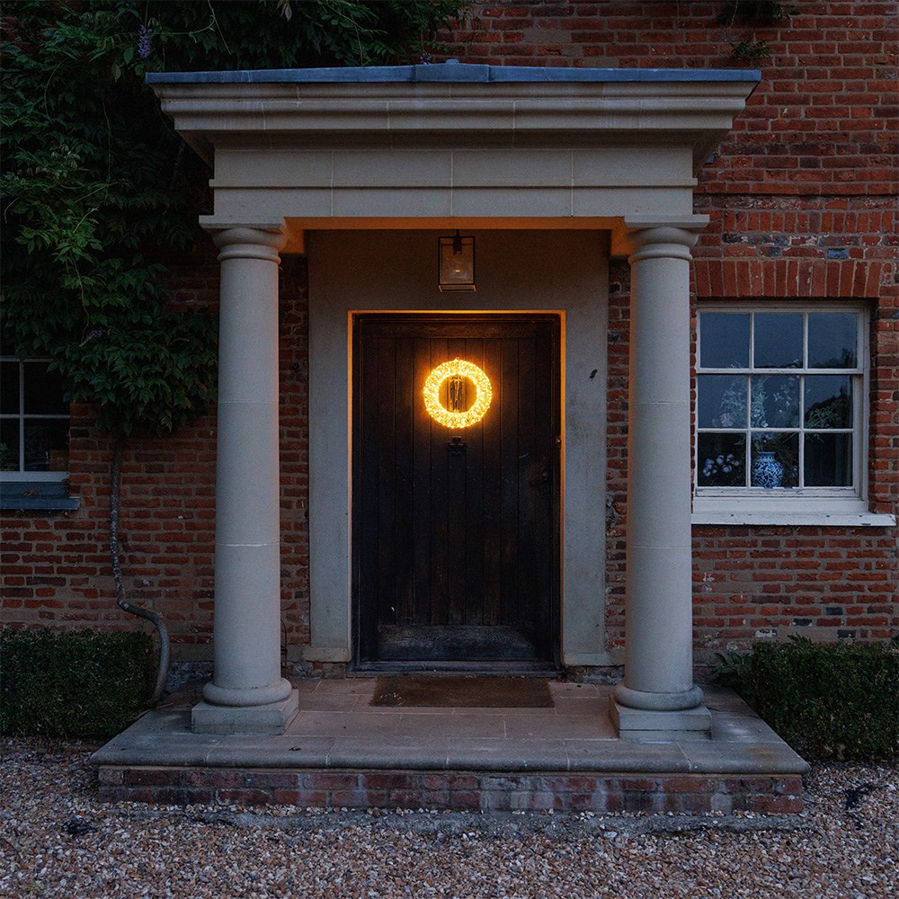 Indoor/outdoor LED wreath