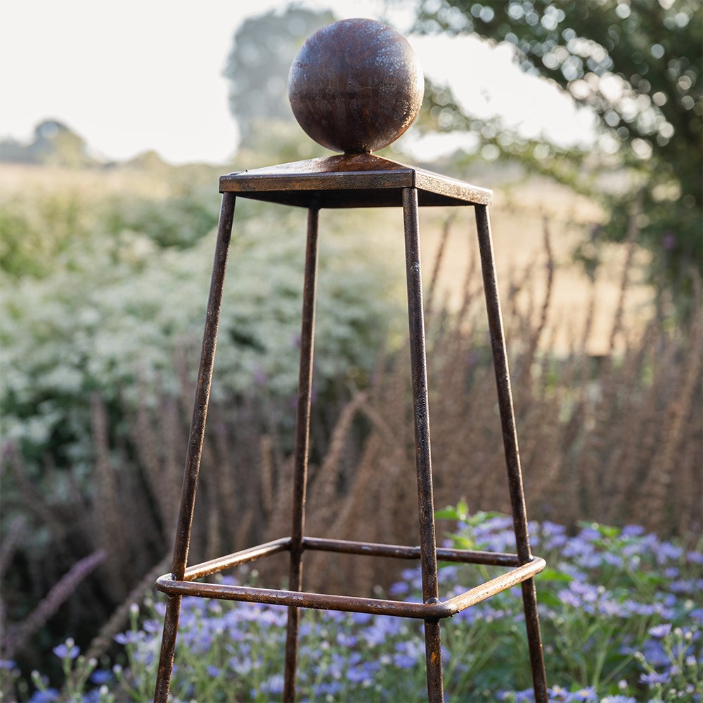 Prism garden obelisk - rust
